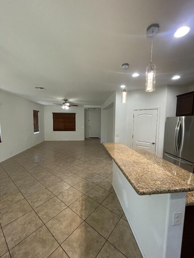 Building Photo - 4425 E Muriel Dr