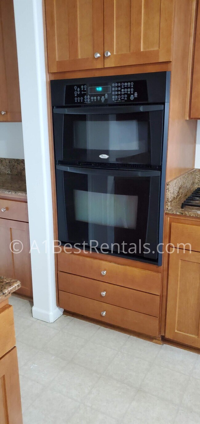 Building Photo - 2513 Guadalajara Dr