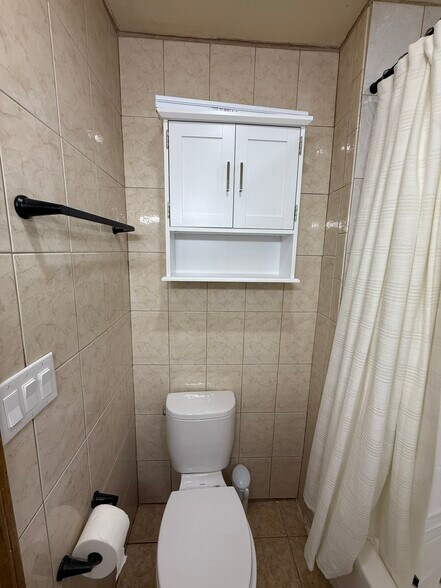 Building Photo - 287 Bacon St