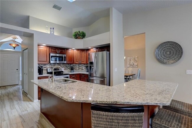 Building Photo - 562 Rolling Hill Dr