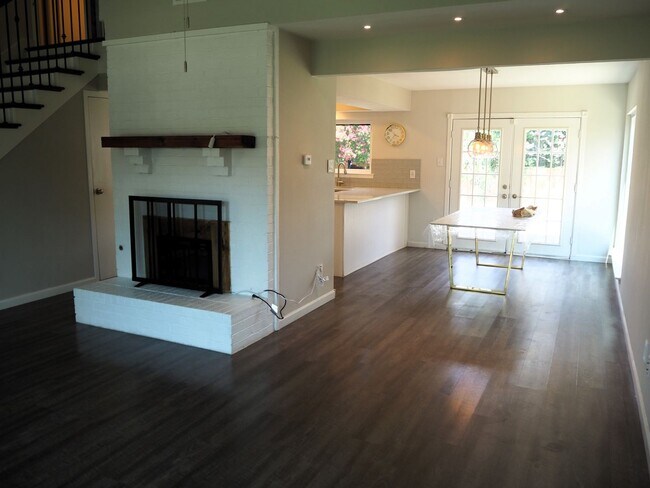 Building Photo - 3 Bed - 2.5 Bath in Flower Mound
