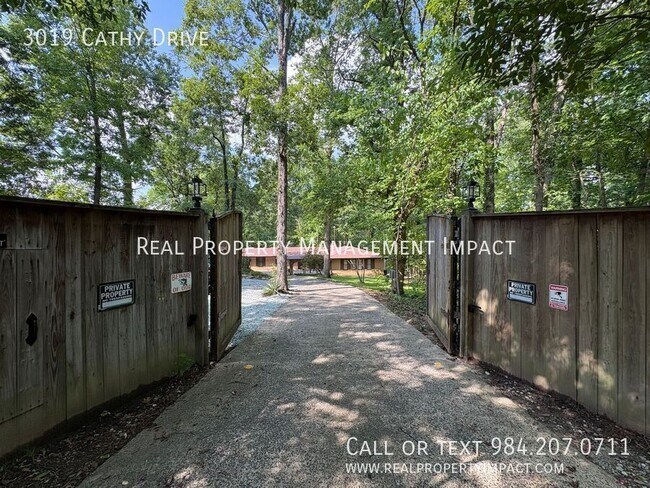 Building Photo - 3019 Cathy Dr