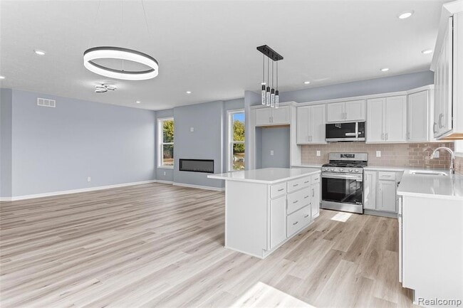 Building Photo - 711 W Windward Way