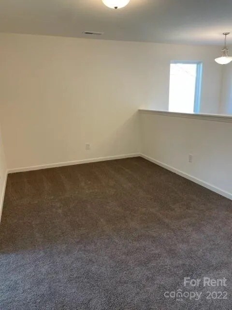 Building Photo - A charming house with 4 beds and 3 bath in...
