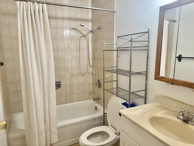 Building Photo - 7156 Southpark Ct