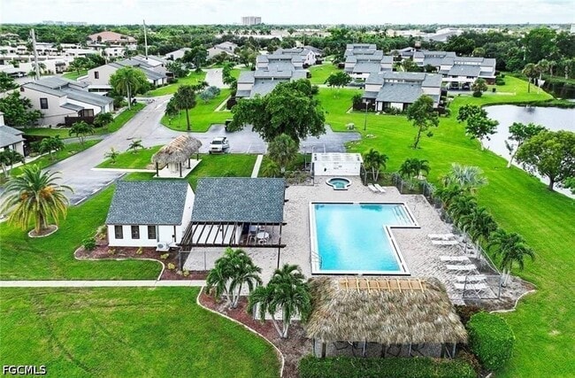 Building Photo - 8849 Somerset Blvd