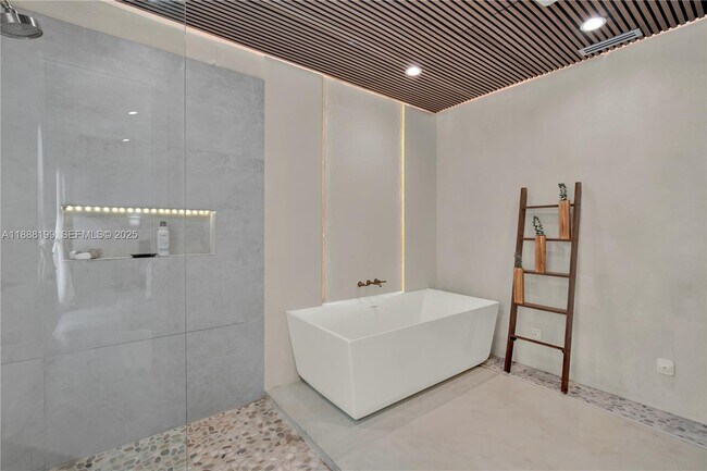 Building Photo - 520 Bay Point Rd