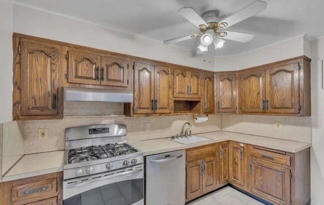 Building Photo - 1308 Sunnyfield Dr