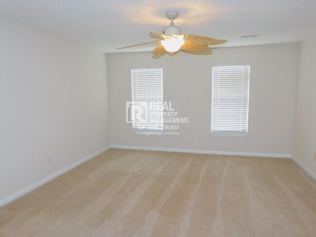 Building Photo - *NW High School* Lovely 4BR/2.5BA Home off...