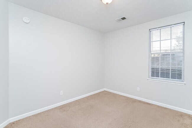 Building Photo - 4033 Pepperwood Dr