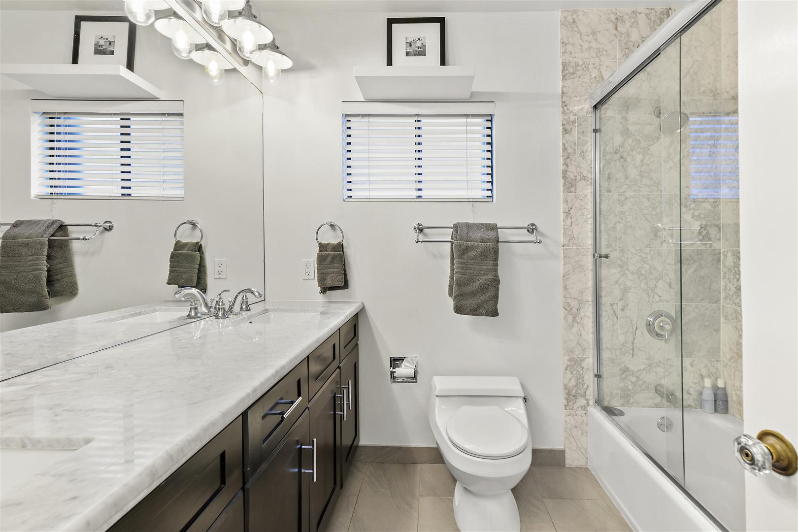 Carrara slab counters, tub - 306 3rd St