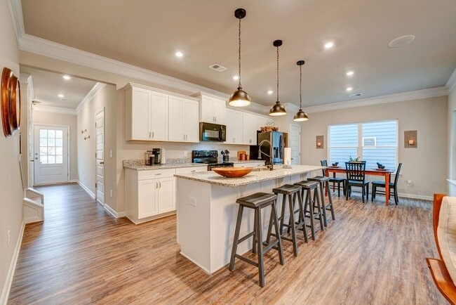 Building Photo - 101 Waterside Trl