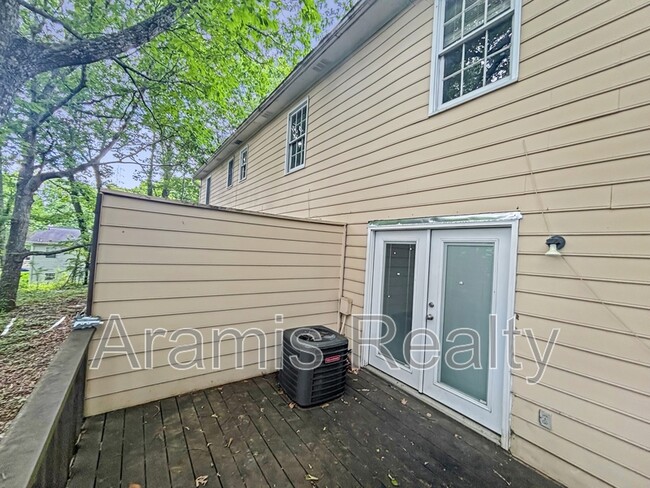 Building Photo - 3015 Spruce Cir