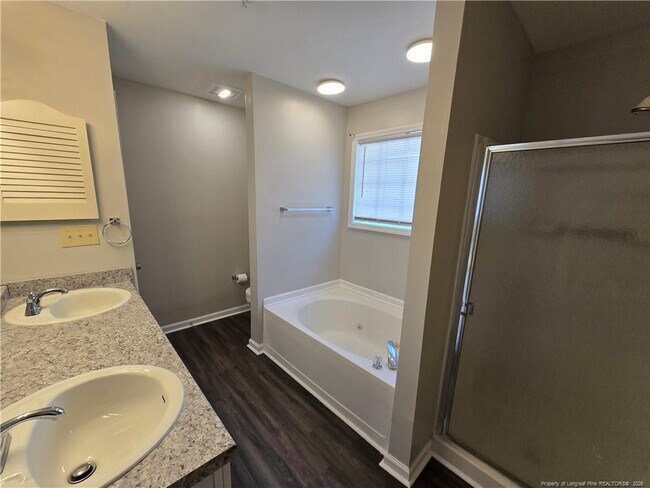 Building Photo - 267 Waterdown Dr