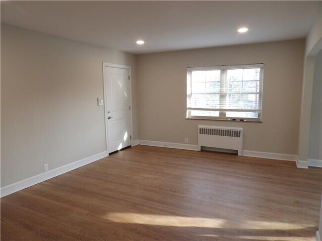 Building Photo - 215 S Ft Thomas Ave