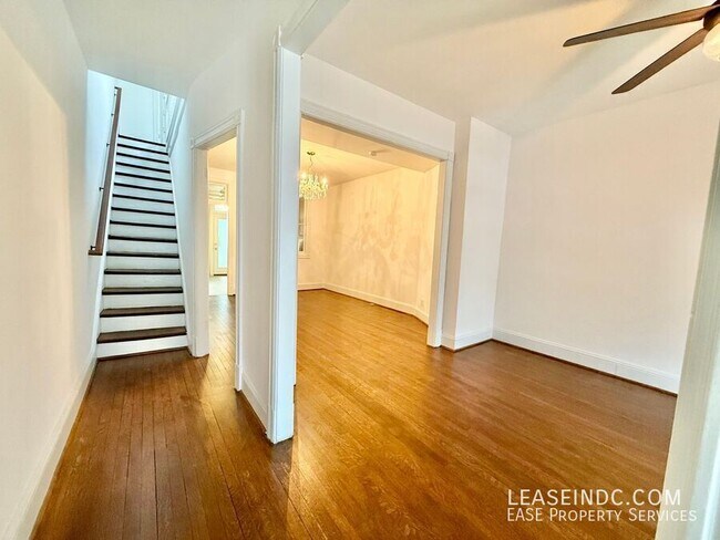 Building Photo - 304 16th St SE