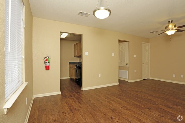 1BR, 1BA - 608 SF - Carroll House