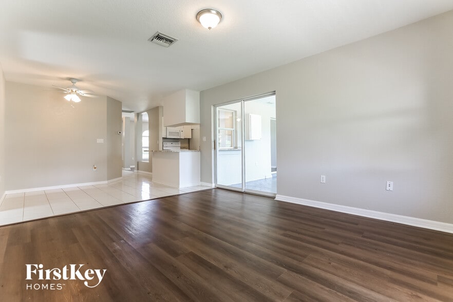 Building Photo - 1138 Presque Isle Dr