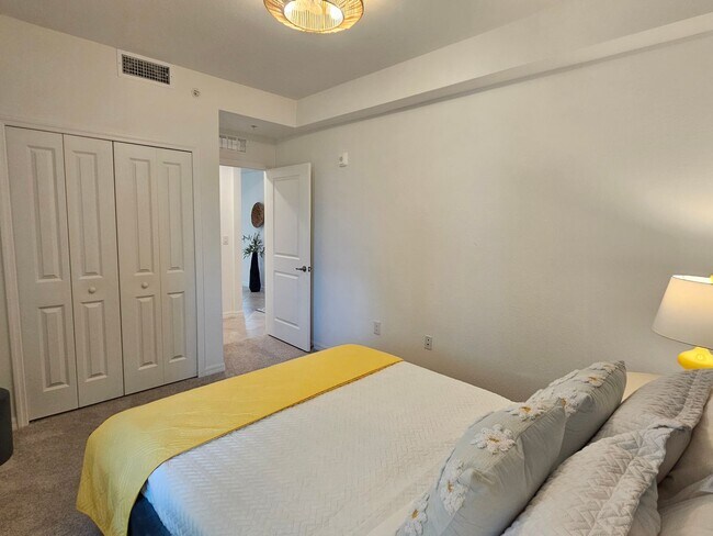 Building Photo - Annual UNFURNISHED or FURNISHED for your convenience: 2 Bedroom 2 Bathroom 2nd Floor Elevator acc...