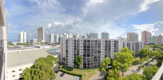 Building Photo - 17021 N Bay Rd