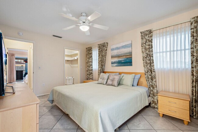 Building Photo - 7423 Dickens Dr