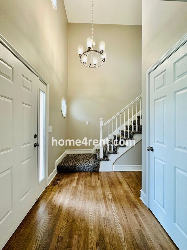 Building Photo - Wonderful Belton Home w/ Wood Floors, Finished Basement and Fenced Yard!