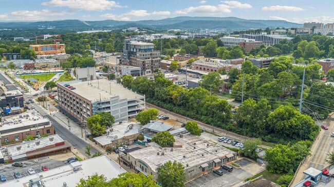 Building Photo - 339 N West Ave