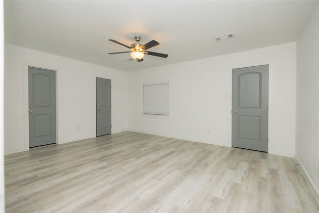 Building Photo - 2202 4th St