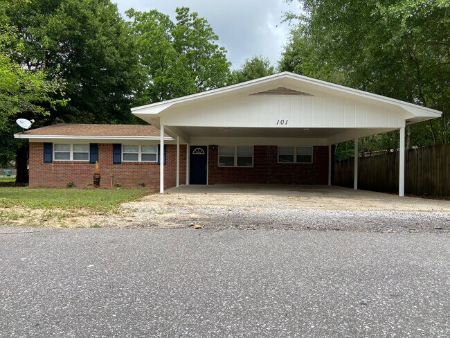 Building Photo - 101 Blaylock St