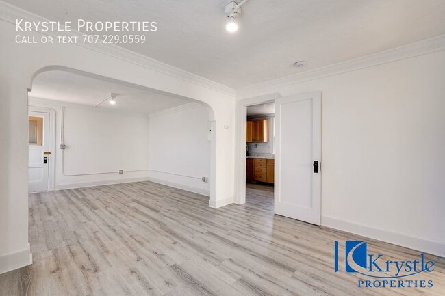 Building Photo - Spacious apartment with large patio