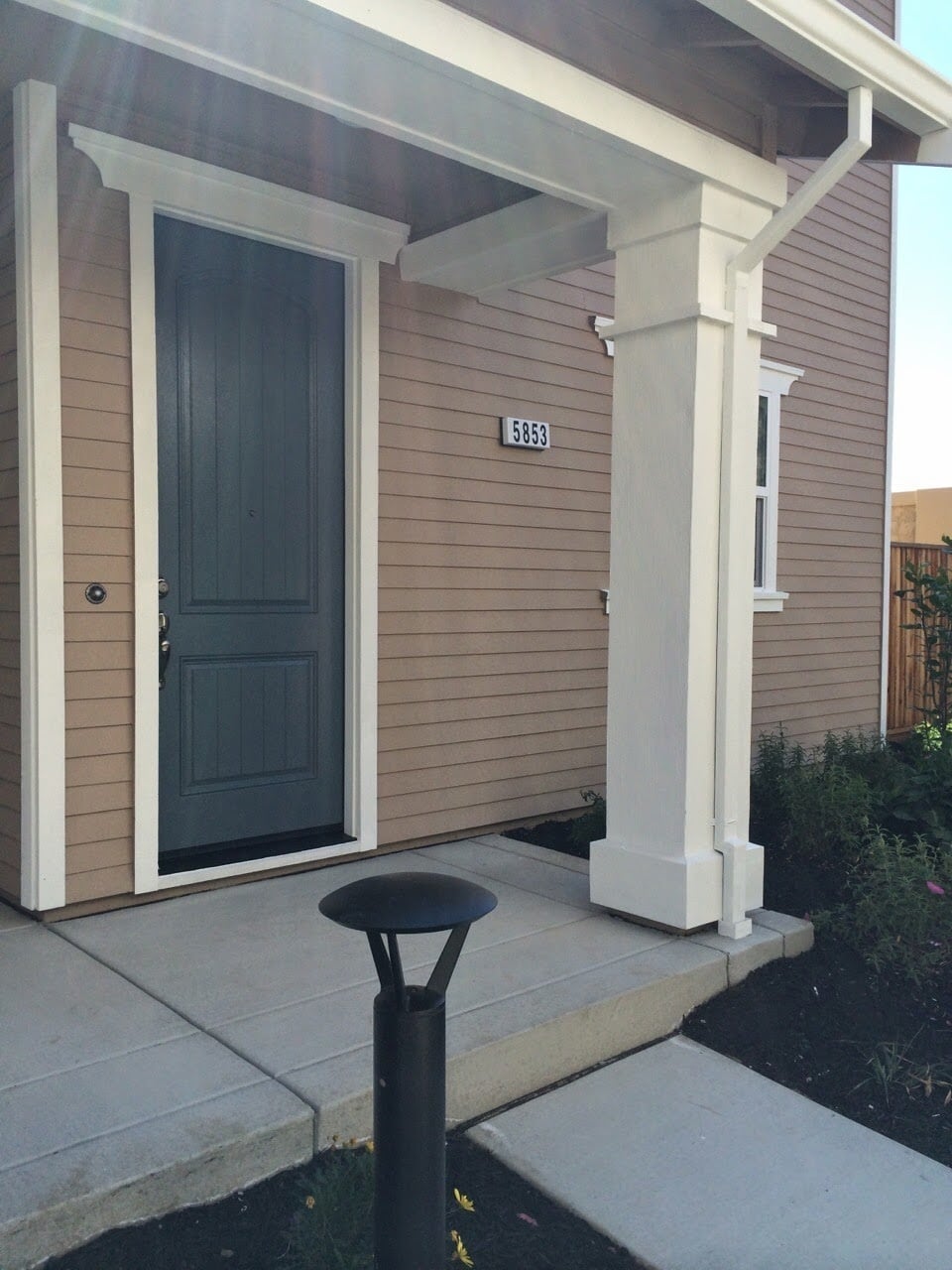 Entrance - 5853 Flora Cmn