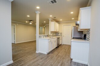 Building Photo - Charming 3/BR 2/BA One-Story Home with Gar...