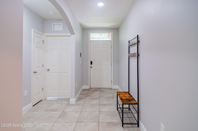 Building Photo - 340 Sorrento Dr