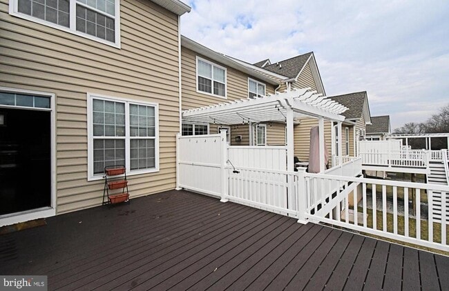 Building Photo - 136 Iron Hill Way