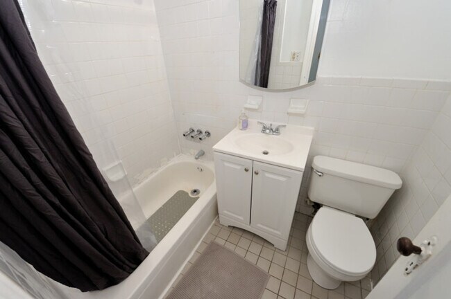 Building Photo - 400 W 47th St