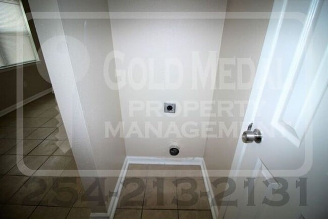 Building Photo - 3904 Charolais Dr