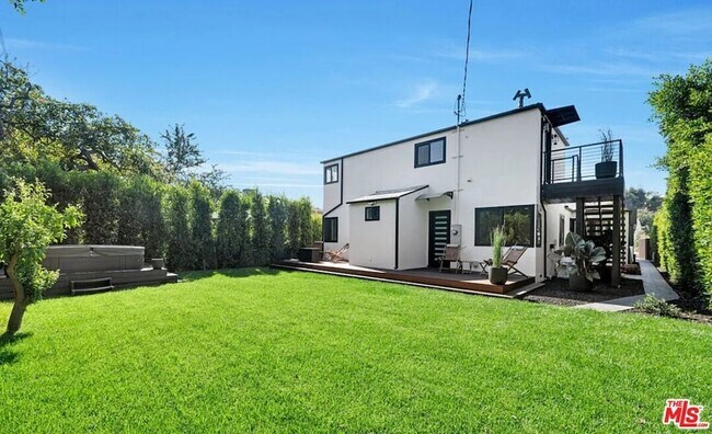 Building Photo - 418 N Bowling Green Way