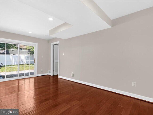 Building Photo - 7896 Pavilion Dr
