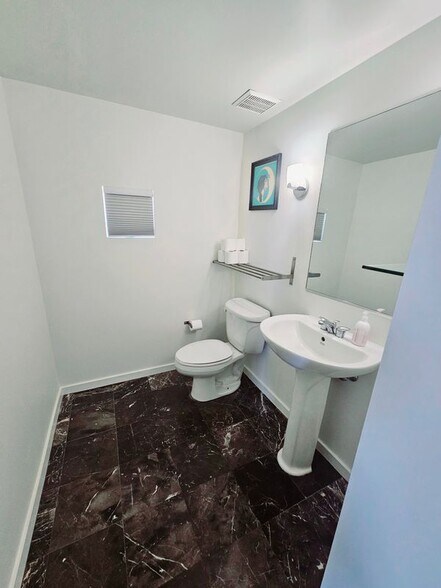 Building Photo - 1111 W University Dr