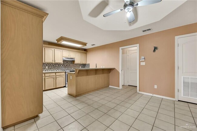 Building Photo - 15 Quamasia Ave