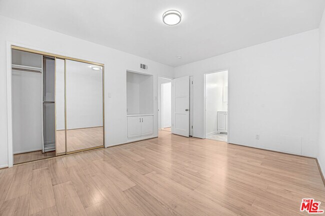 Building Photo - 10393 Almayo Ave