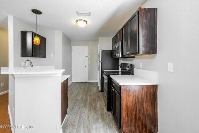 Building Photo - 121 Buck Run Way