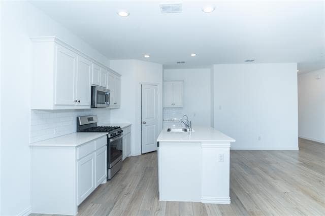 Building Photo - 520 Truman St