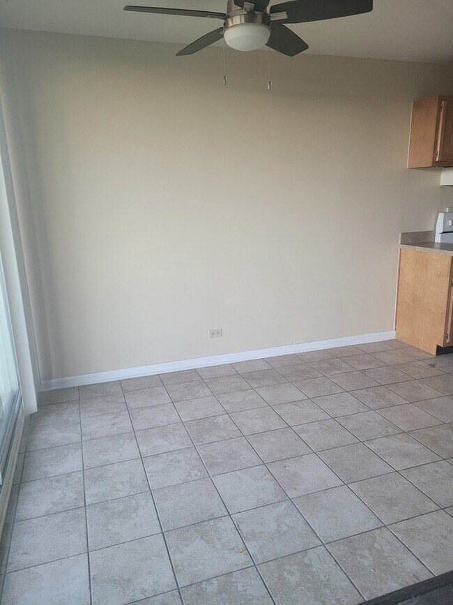 Building Photo - 6010 Oakwood Dr