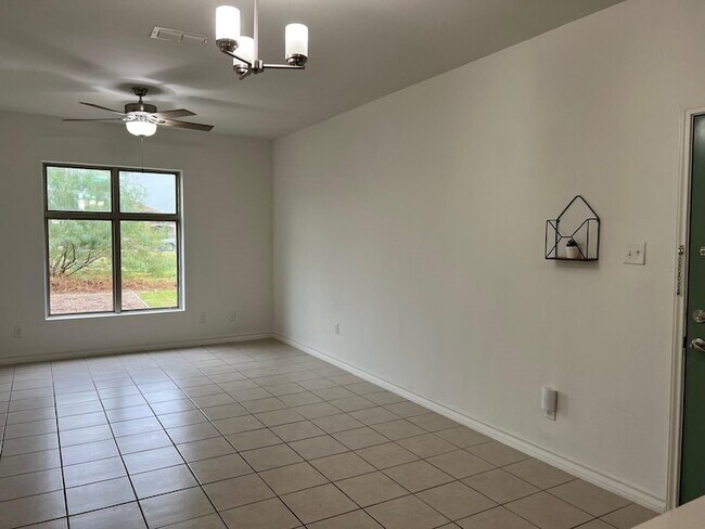Building Photo - 1511 Don Camilo Blvd