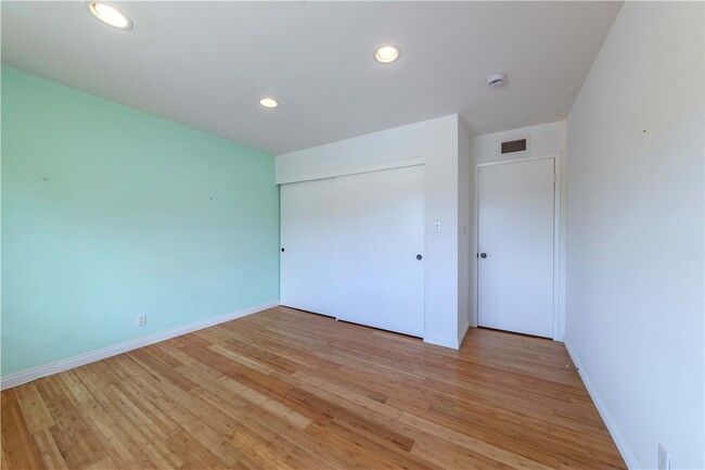 Building Photo - 23 Chicory Way