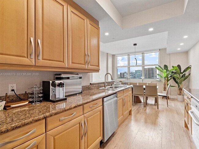 Building Photo - 9751 E Bay Harbor Dr