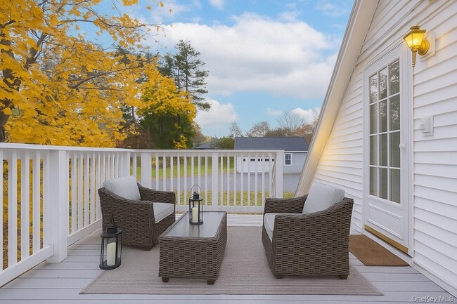 Building Photo - 17 Old Lake Rd