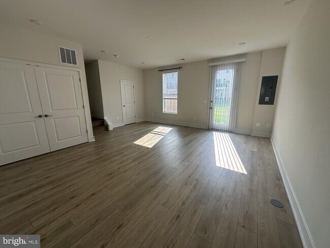 Building Photo - 112 Galaxy Pl