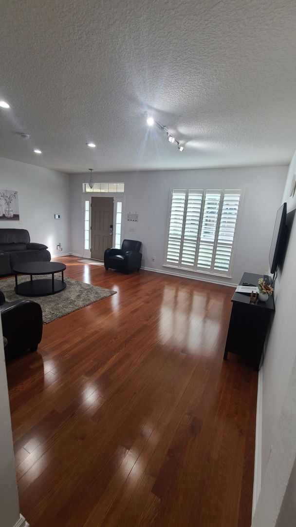 Building Photo - 4BR/3BA Gorgeous, fully-furnished home rea...